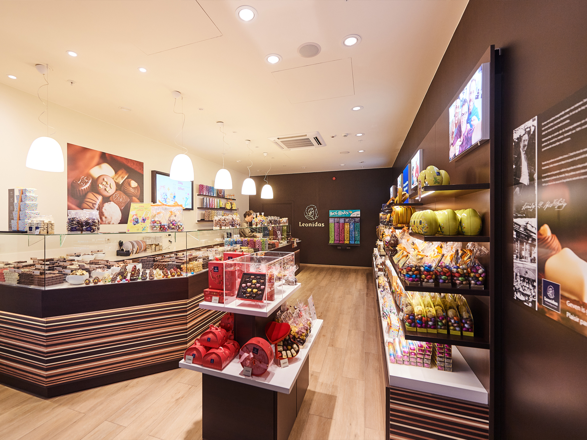 Coop&eacute;ration entre Leonidas et Rakedi